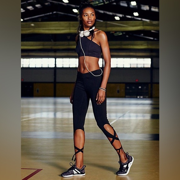 Free People FP Movement Amazing Turnout Leggings in Black - Picture 8 of 16